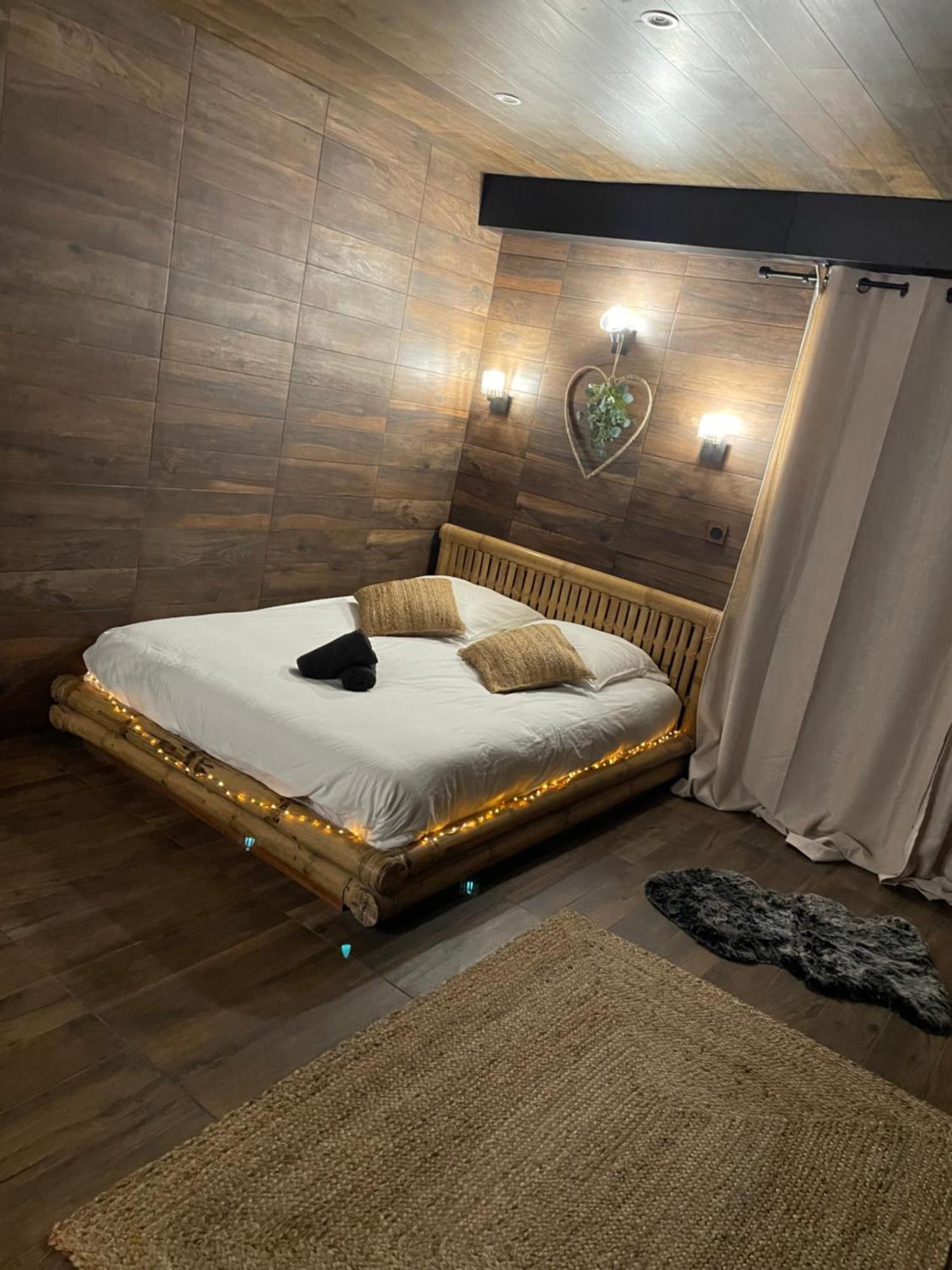 By Neptune - Bali Jacuzzi Apartment Boissy-Saint-Leger