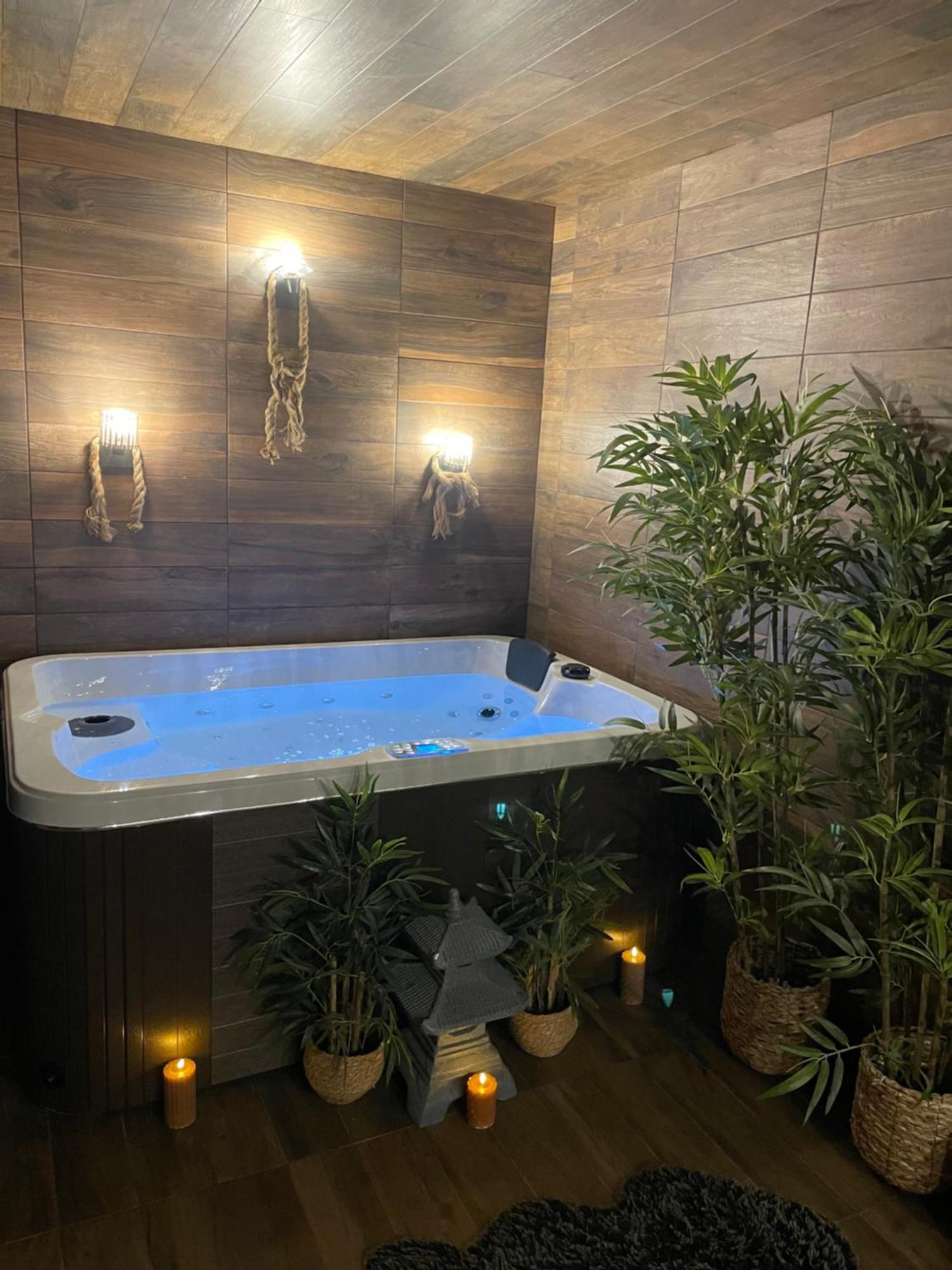 By Neptune - Bali Jacuzzi